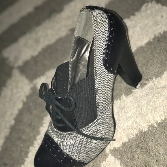 Heels - Picture 2 of 3